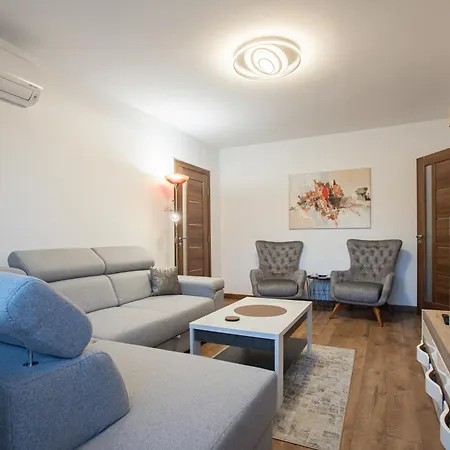 Lirei Deluxe - Spacious 3 Rooms, 2 Baths - By Realtrust Appartamento Timisoara